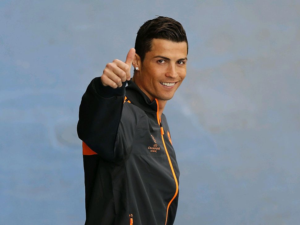 西班牙队连续30场正式比赛保持不败，打破队史纪录（西班牙队30场正式赛不败，创队史新高）