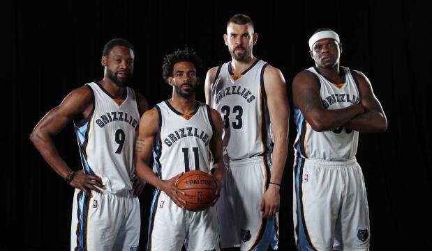 NBA战报：小瓦格纳伤退&布伦森30分，尼克斯106-100魔术（尼克斯106-100力克魔术：布伦森砍30分，小瓦格纳伤退）