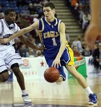 篮球火箭全队手感低迷，全场仅得85分（火箭全队手感冰冷，整场仅得85分）