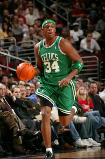 高清：英超曼联1-1西汉姆 红魔攻击线哑火（高清：英超曼联1-1战平西汉姆 红魔锋线乏力）