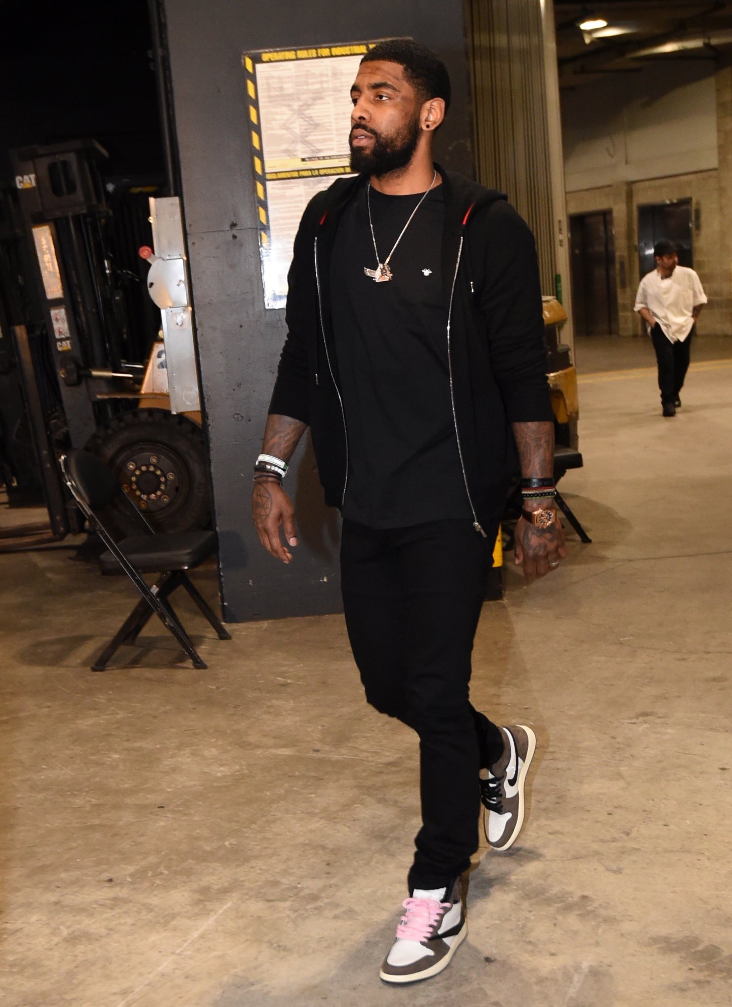 贝林厄姆：球员百分百支持阿隆索，我们知道外界纷扰毫无帮助（贝林厄姆：全队百分之百力挺阿隆索，外界风波于事无补）