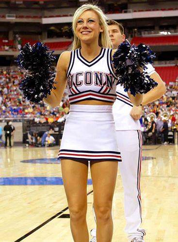 篮球篮网密集赛程导致体能下降（赛程过密致篮网队体能下滑）