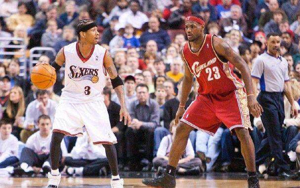 场上很兴奋！威少半场12中4拿到11分3板1助1断 3失误（场上激情四射！威少半场12投4中砍下11分3板1助1断，另有3次失误）