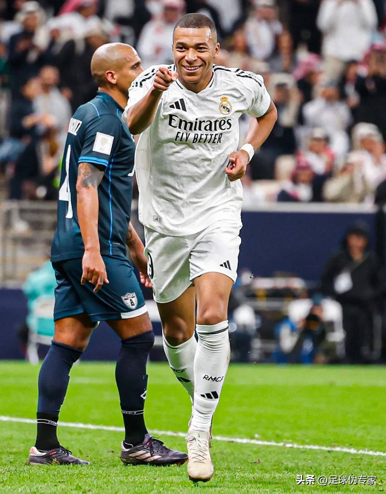 每体列足坛十大奇葩条款：博格坎普拒坐飞机；内马尔微笑条款（西媒盘点足坛十大离奇合同条款：博格坎普拒乘航班，内马尔“微笑条款”在列）