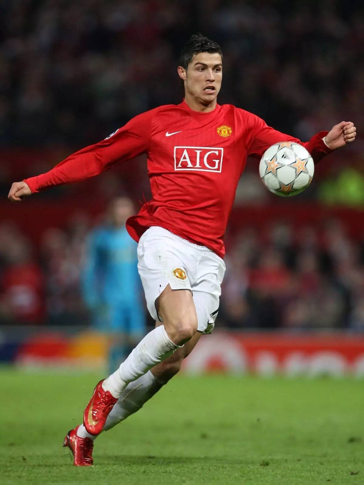 代表三支不同球队连续5场欧冠进球，哈兰德是历史第一人（哈兰德成史上首位先后为三队连续5场欧冠破门的球员）