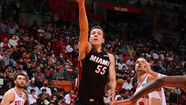 火箭最多领先鹈鹕25分，关键时刻亚当斯&申京4罚1中葬送好局（火箭一度领先25分仍遭翻盘，关键时刻亚当斯和申京4罚仅1中错失胜机）