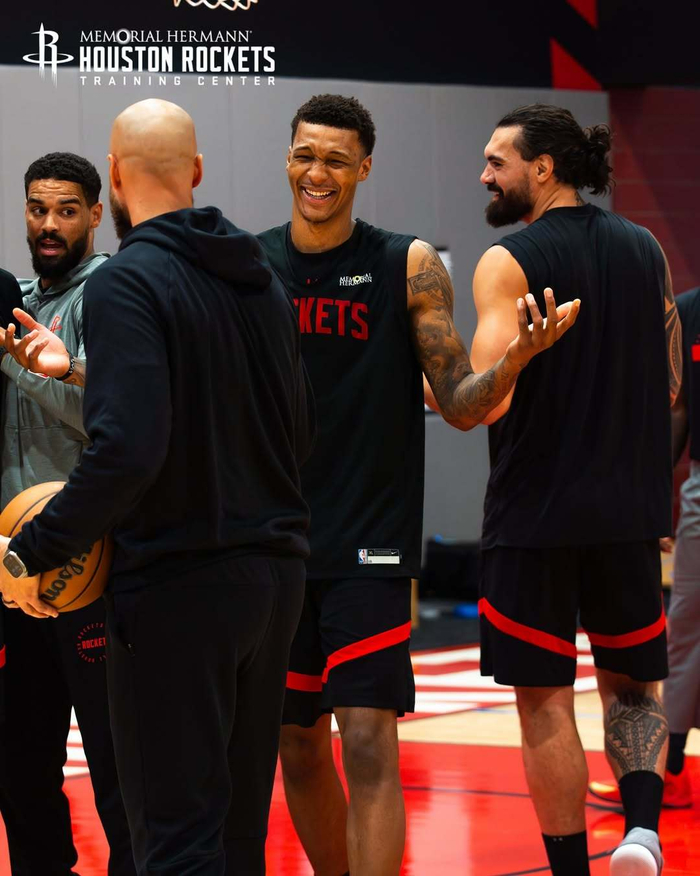 杨毅解析森林狼&雷霆末节激情，畅谈比赛尺度与技巧（杨毅点评森林狼与雷霆末节火爆对决：聊判罚尺度与球员技巧）