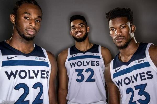 西甲战报：莫雷诺、奥卢瓦塞伊破门，黄潜2-1马略卡（西甲：莫雷诺、奥卢瓦塞伊建功，比利亚雷亚尔2-1小胜马略卡）