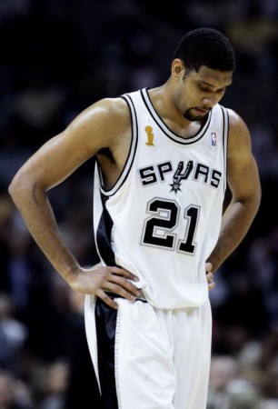 足球欧冠淘汰赛对阵激烈，主帅直言无弱旅（欧冠淘汰赛鏖战正酣，主帅坦言没有弱旅）