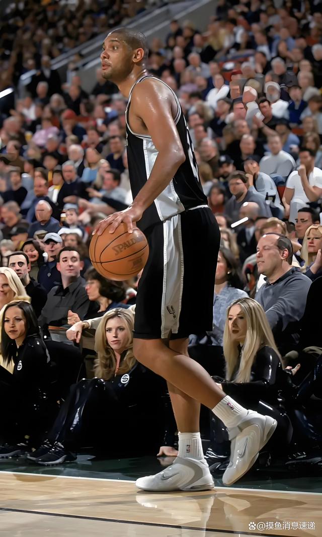 意媒：为避免球迷干扰，斯帕莱蒂决定尤文不在那不勒斯过夜（意媒：为防球迷滋扰，斯帕莱蒂安排尤文赛后不在那不勒斯留宿）