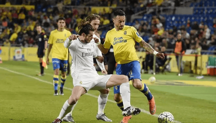 对手主教练无奈摇头（对方主帅无奈摇头）