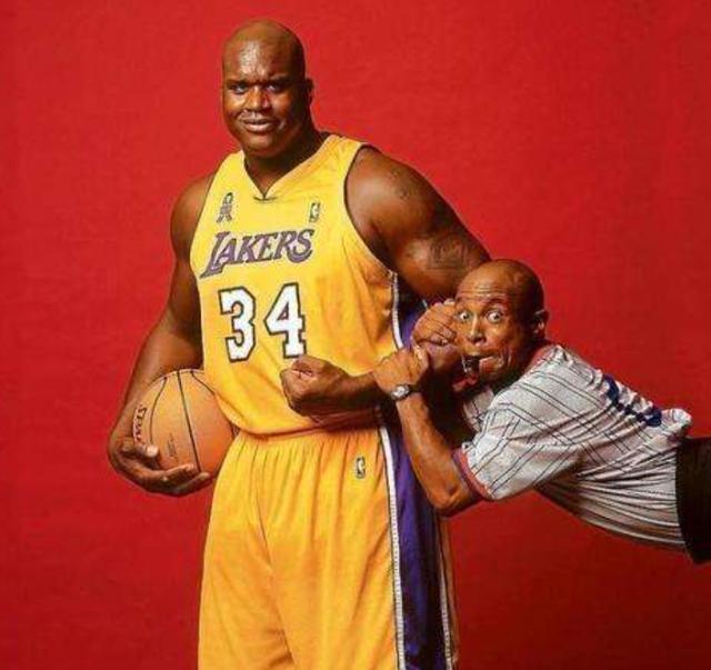 弗兰克：获胜后热刺晋级形势大好，西蒙斯延续了自身好状态（弗兰克：这场胜利令热刺出线前景光明，西蒙斯延续火热状态）