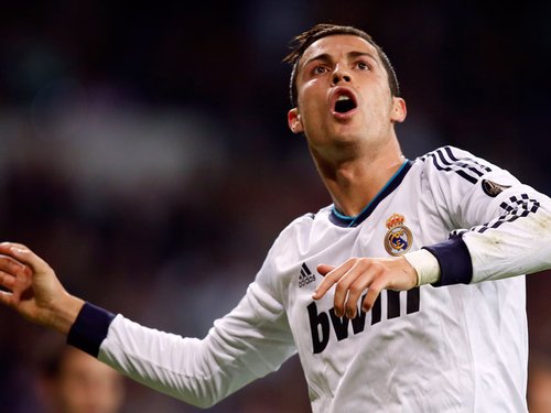 效率恐怖！亚历山大场均34分钟得到33分，仅1.7次失误（效率惊人！亚历山大34分钟轰下33分，场均仅1.7次失误）