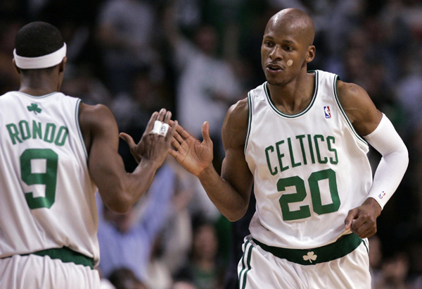 意媒：桑德兰想先租后买从米兰签圣地亚哥，已联系球员经纪人（意媒：桑德兰欲从米兰引进圣地亚哥，采取先租后买方案，已与其经纪人接洽）